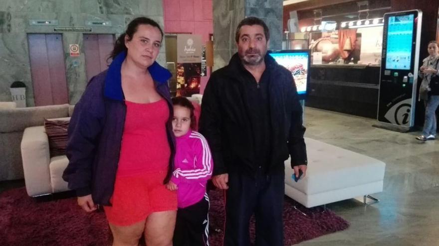 La familia de Fragoselo, hoy en el hotel. // FdV