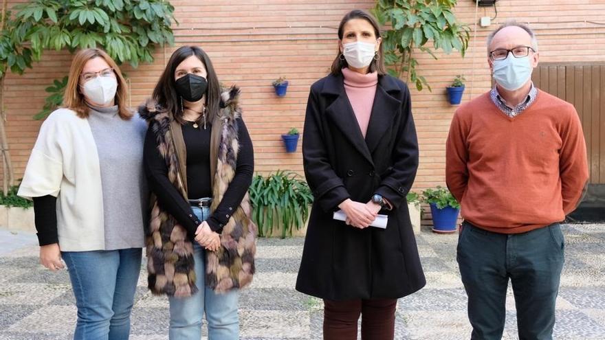 Mercedes García Paine, delegada de Educación, en su visita al IES Pedro Espinosa de Antequera