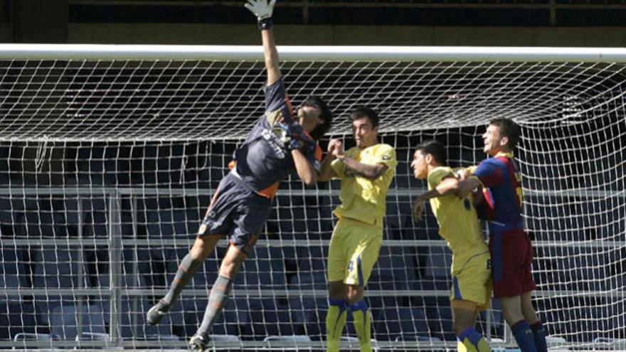 La UD golea al Barça B y se aleja del descenso