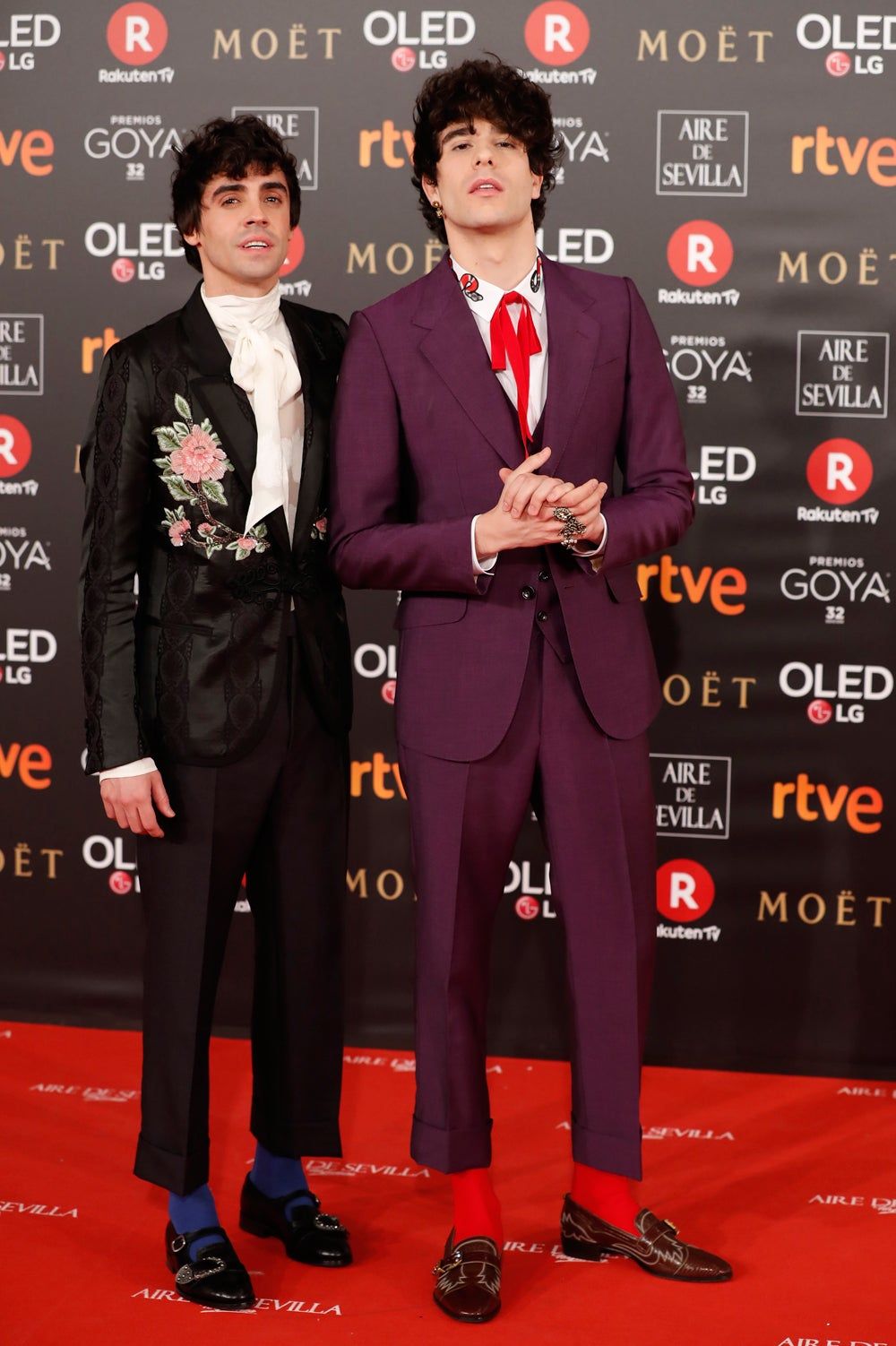Javier Calvo y Javier Ambrossi pensaban que el complemento esencial de los Goya eran los calcetines.
