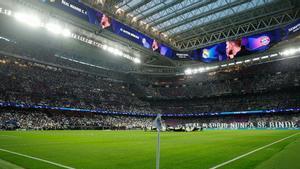 El interior del Santiago Bernabéu en los prolegómenos del Real Madrid - Bayern Múnich de la Champions 2023/24