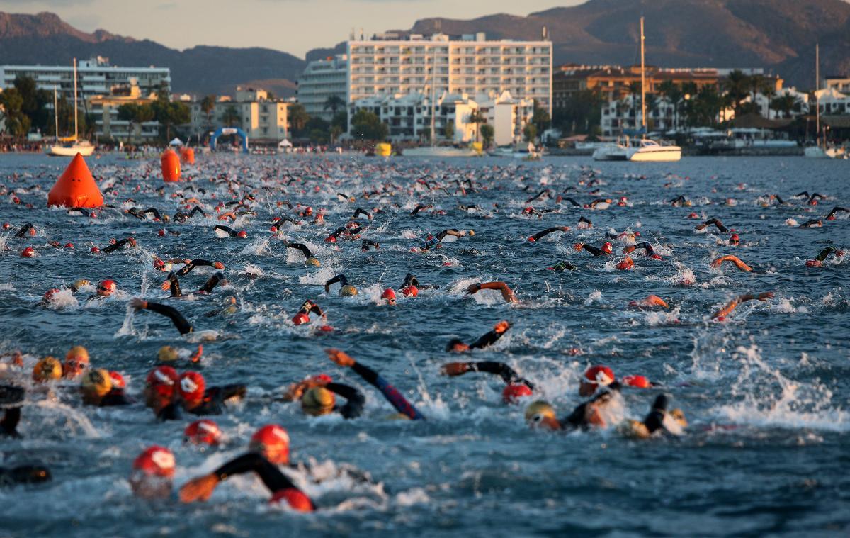 Beim Schwimmwettbewerb eines Ironman in Port d'Alcúdia 2015.