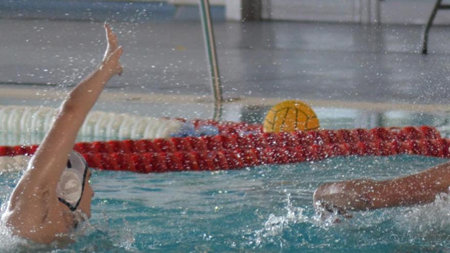 El CD Waterpolo Málaga perdió en la piscina del CN Caballa.