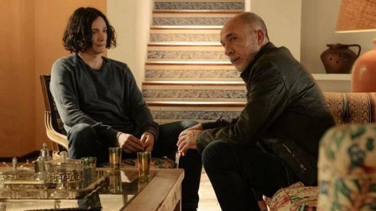 Una imagen de Enrique Alcines (izquierda) en 'Hierro'
