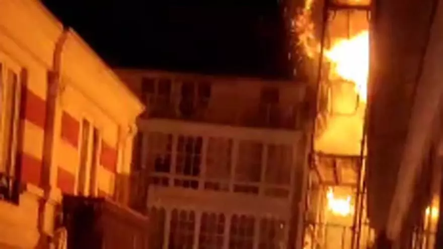 Así han visto el incendio los vecinos del edificio ocupado de la calle Barrera