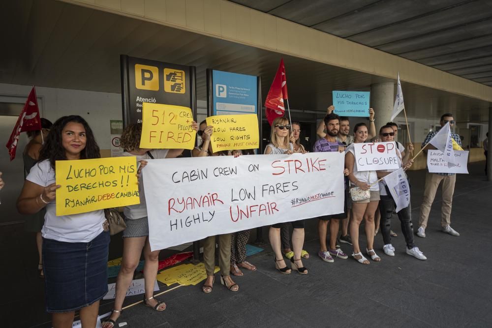 Vaga dels tripulants de cabina de Ryanair a l'aeroport de Girona