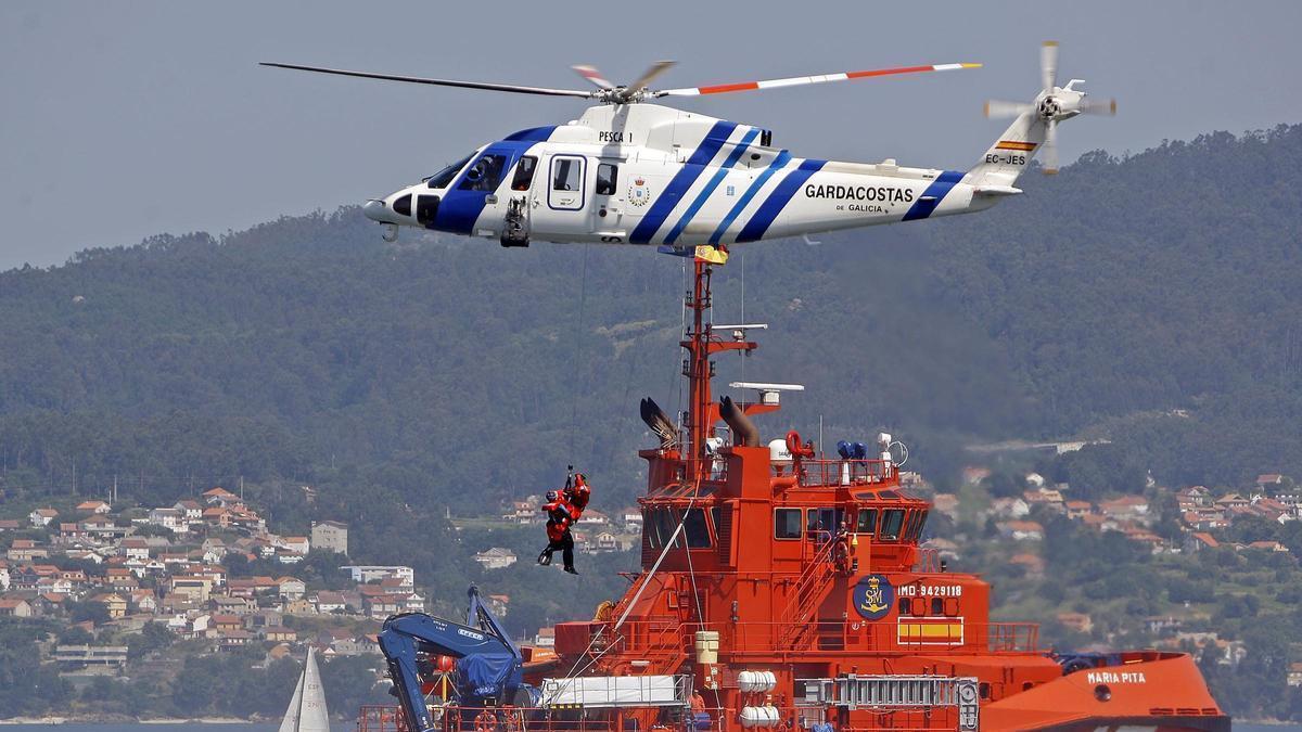 Simulacro de rescate en la ría de Vigo en el que participó un buque de Salvamento Marítimo