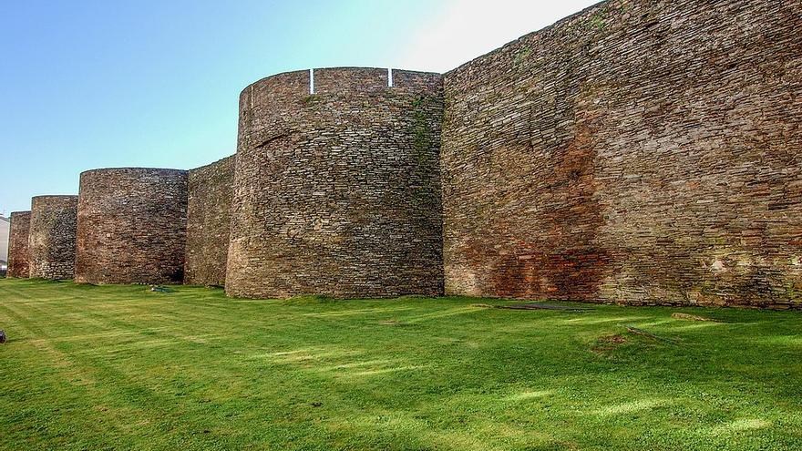 Muere un hombre al caer desde la Muralla de Lugo