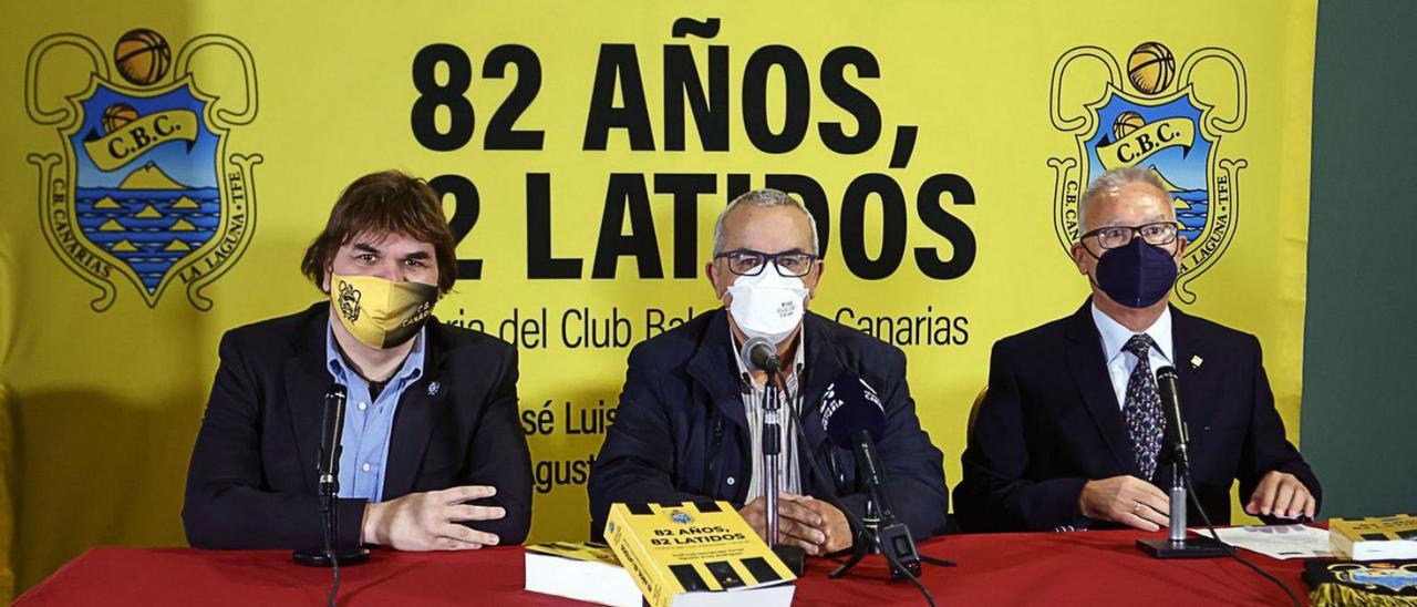 José Luis Hernández, Santiago Cacho y Agustín Arias, en un momento de la presentación.