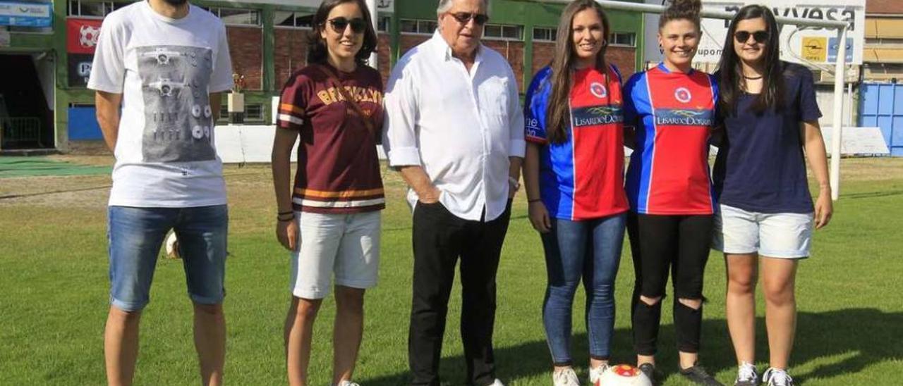 Rubén García, Vanessa Sotelo, Manolo Cabaleiro, Caetana, Laura Alonso, Caetana Vizcaya y Alba Rodríguez, ayer en O Couto. // Jesús Regal