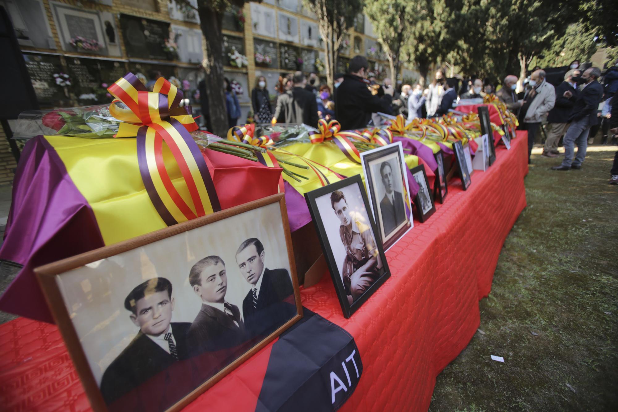 VLC  RECOGIDA DE RESTOS MORTALES DE LA FOSA 127 DEL CEMENTERIO DE PATERNA.jpg