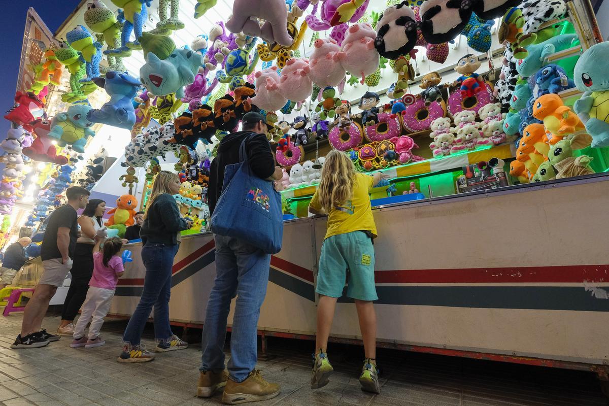 Feria del Carnaval en el entorno de la plaza de la iglesia de La Luz