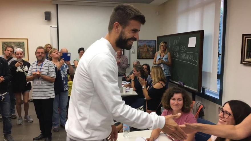 Piqué vota en el 1-O