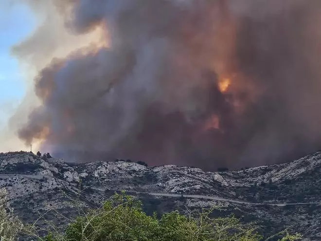 Incendio forestal en Tàrbena y Xaló