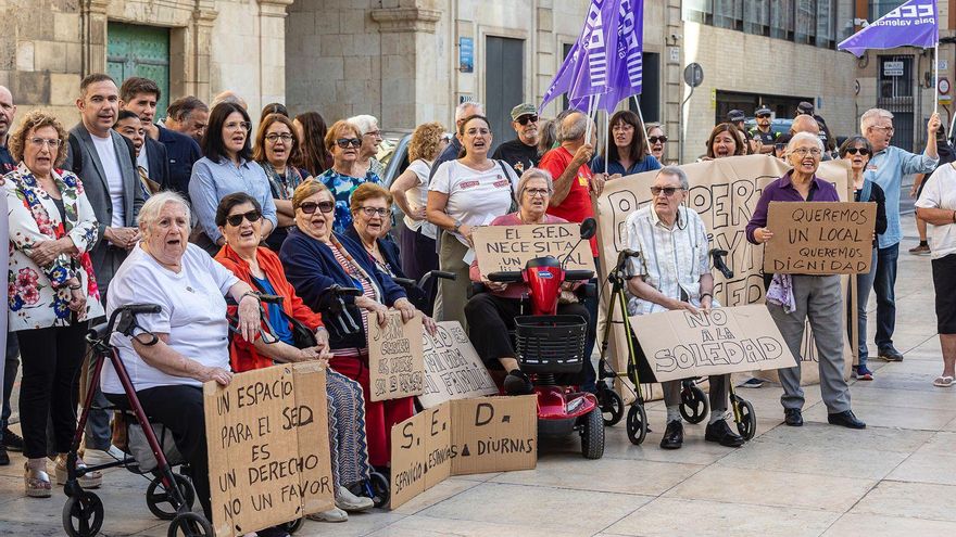 El cierre del centro de día de Plaza América llega al corazón del Ayuntamiento de Alicante: exigencia de reapertura y dardos a Barcala