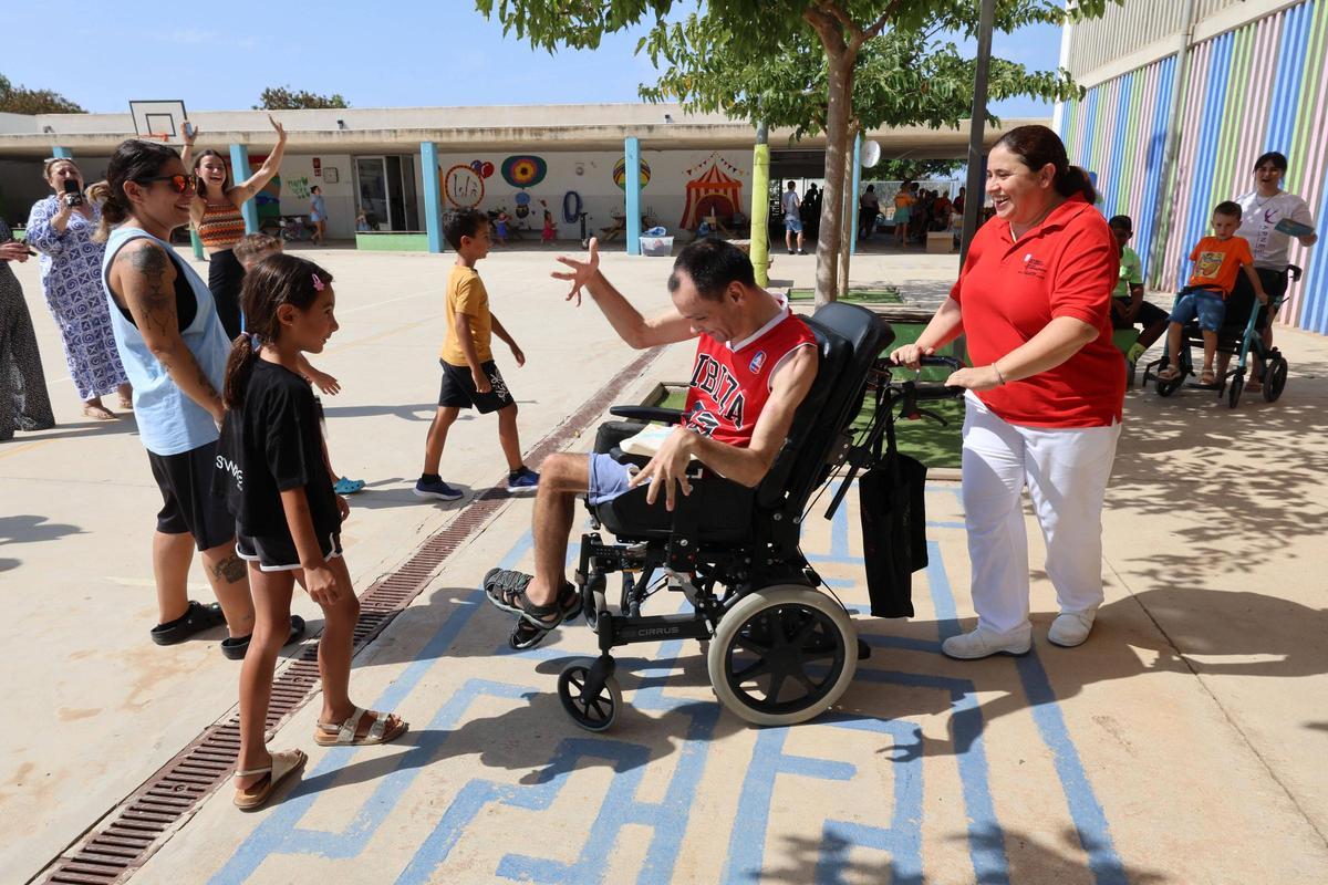 Aquí están todas las fotos de la convivencia entre niños y usuarios del centro de día de Can Raspalls