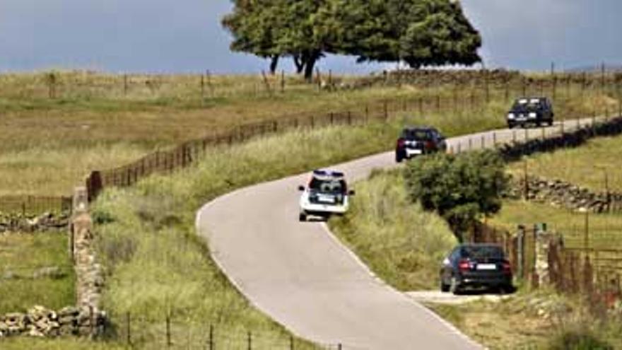 Un motorista sufre heridas graves al salirse de la vía en Brozas