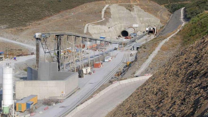 Obras de construcción de túneles del AVE gallego.