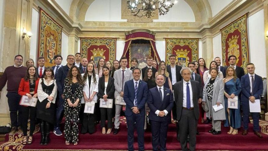 Los egresados, con Javier F. Teruelo, Ignacio Villaverde y Manuel Atienza.