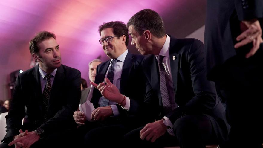 Sánchez lanza a Competencia contra la “tecnocasta” para sancionar y hasta bloquear a los gigantes tecnológicos