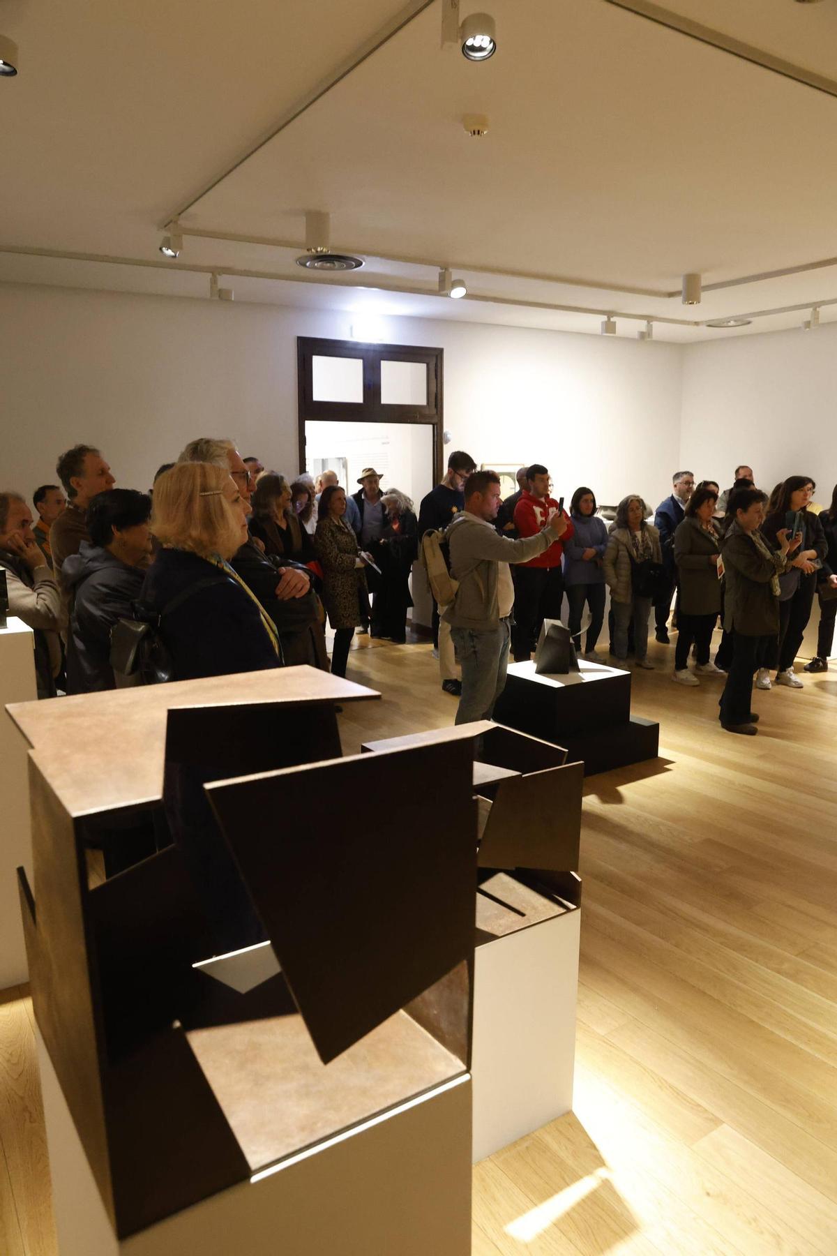 La Casa Natal de Jovellanos inaugura una exposición de homenaje al escultor Amador Rodríguez (en imágenes)
