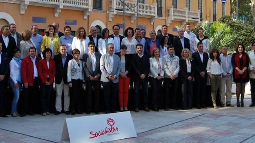 Foto de familia del equipo del candidato socialista para la Asamblea.