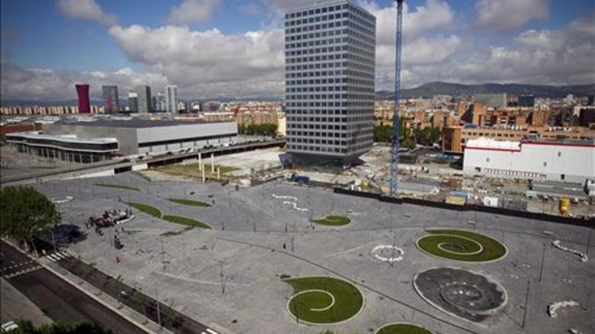 La nueva plaza del Portal Firal junto al barrio de la Marina del Prat Vermell.