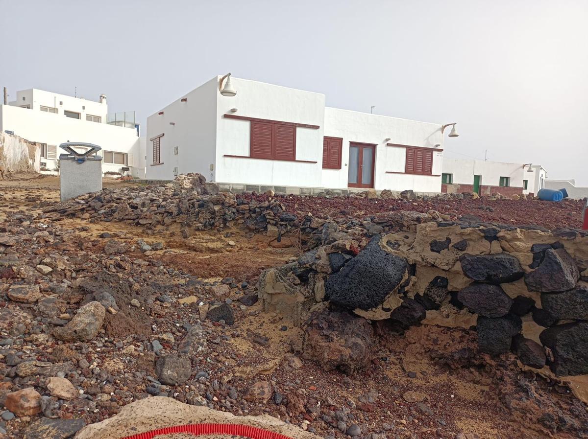 Destrozos del mar en Caleta del Sebo, en La Graciosa este martes, 9 de abril.