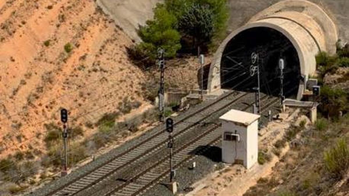 Túnel Font de la Figuera entre Xàtiva La Encina