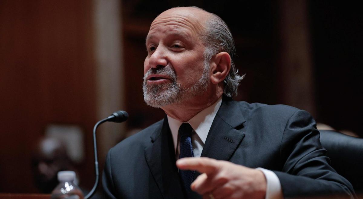 El secretari de Comerç de Trump admet que va viatjar a l’illa d’Epstein