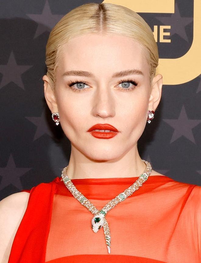 Julia Garner en los Critics Choice Awards 2023