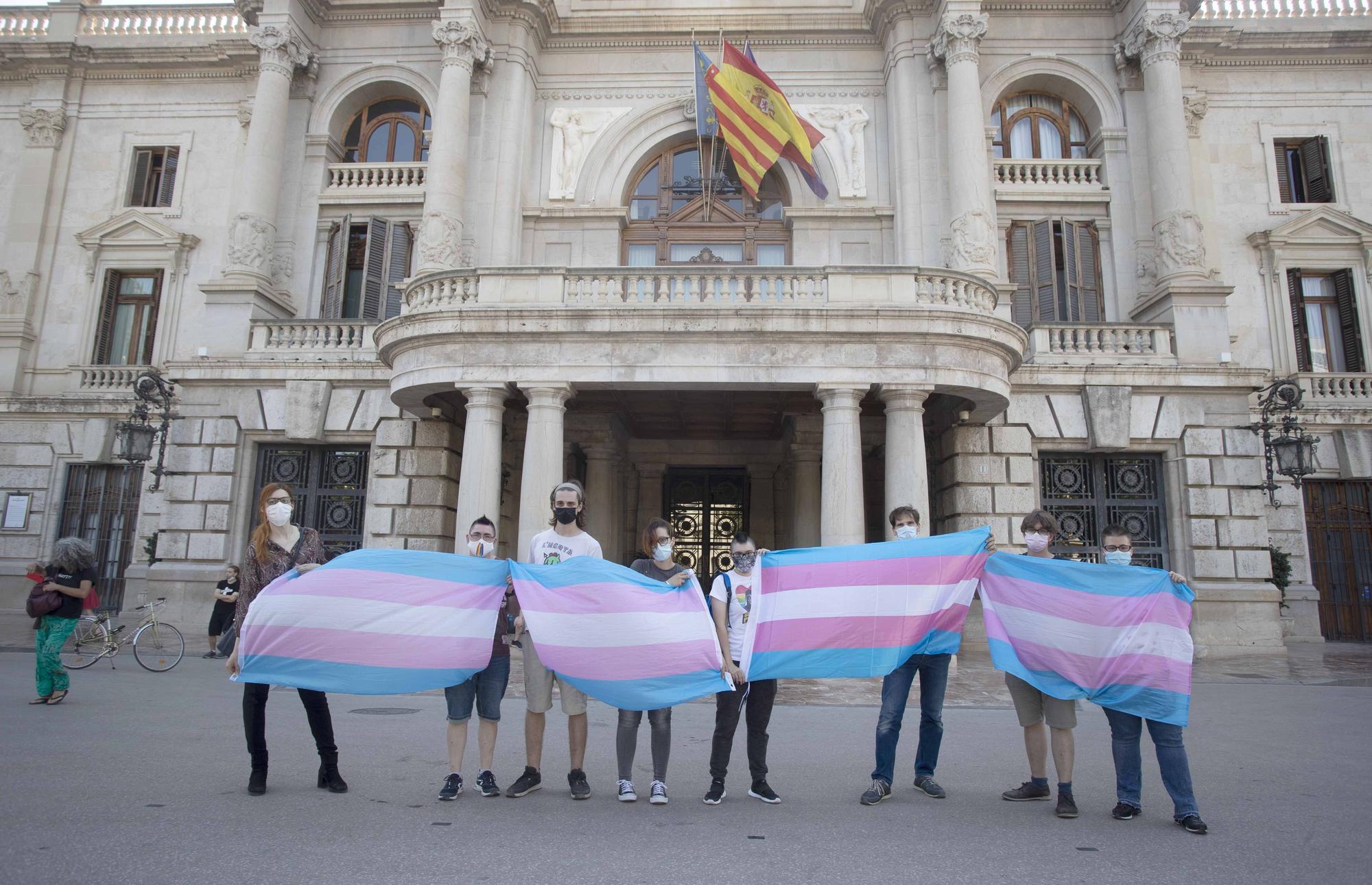 Lamba denuncia en una performance las violencias cotidianas que sufren las personas trans