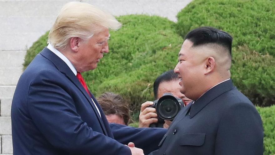 Trump se llevó de la Casa Blanca sus &quot;cartas de amor&quot; con Kim Jong-un de forma indebida