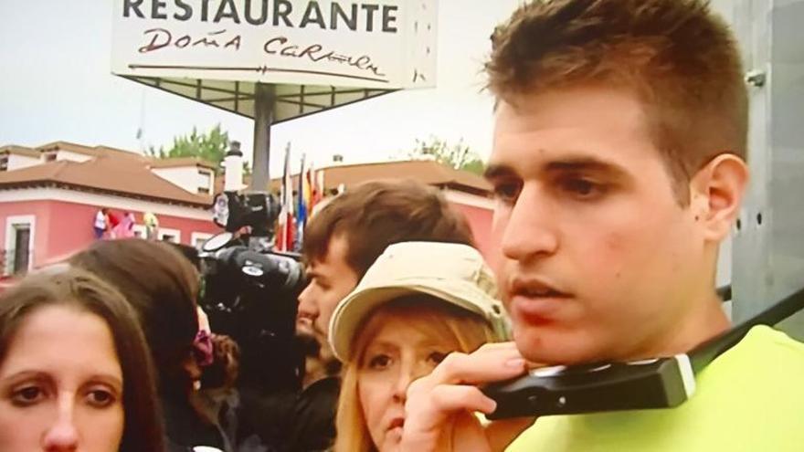 El joven murciano que se encadenó en Tordesillas.