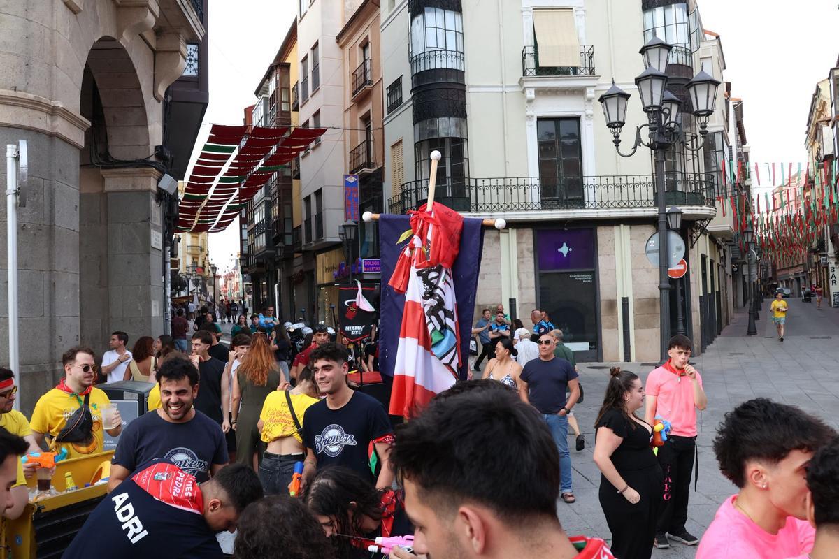 Las peñas calienta motores para la hoguera de San Juan