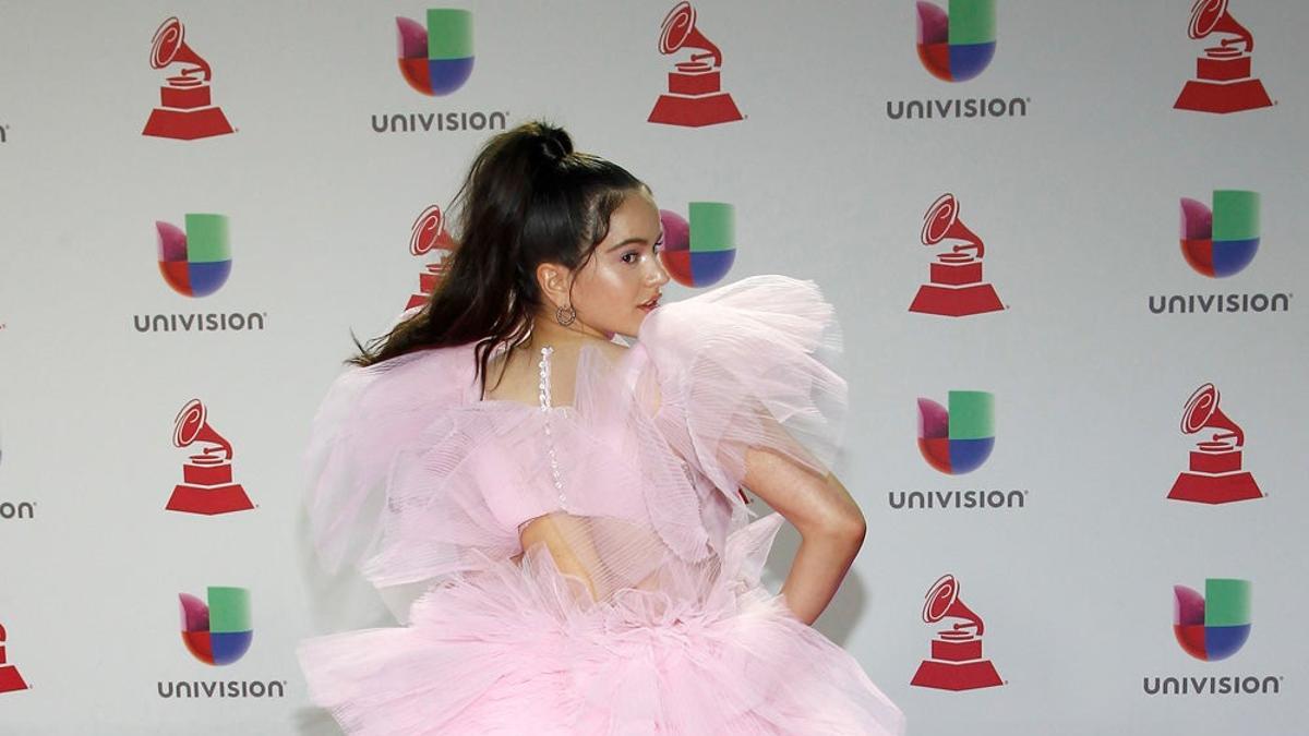 Los cuatro modelitos de Rosalía en los Grammy Latinos