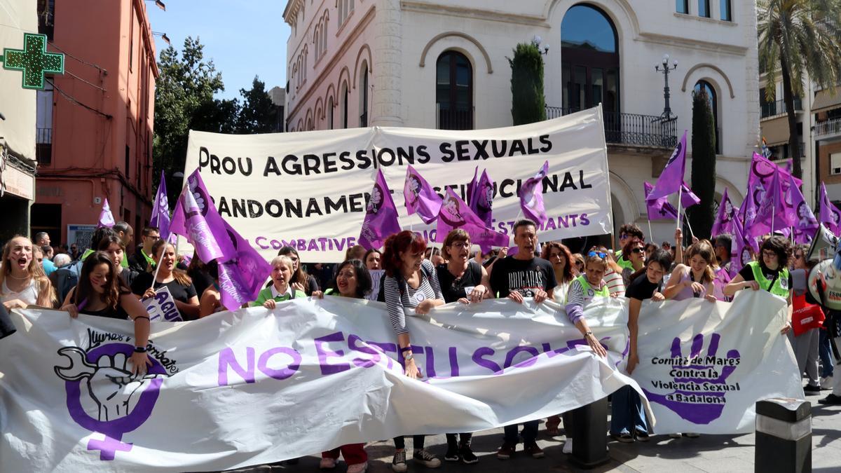 Manifestacion del movimiento 'No esteu soles' contra las violaciones del Màgic Badalona.