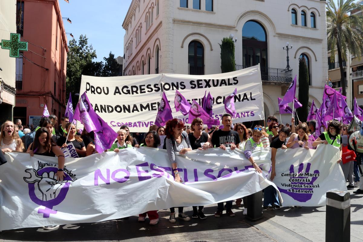 ‘No esteu soles’ exigeix inversions «dràstiques» per a les víctimes de violacions a Badalona