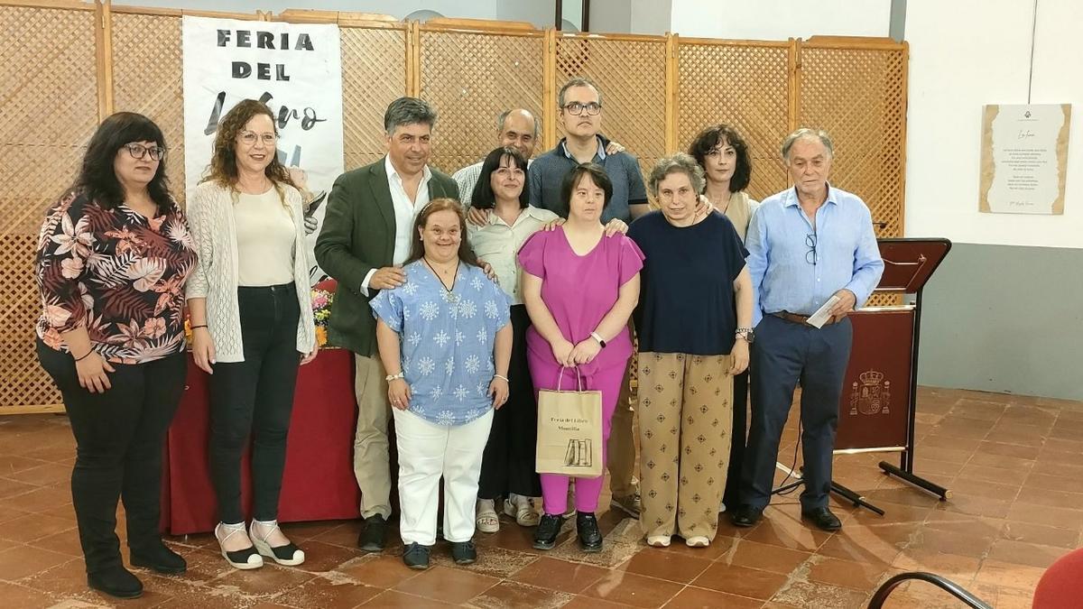 Un momento de la inauguración de la exposición 'Recortes'.