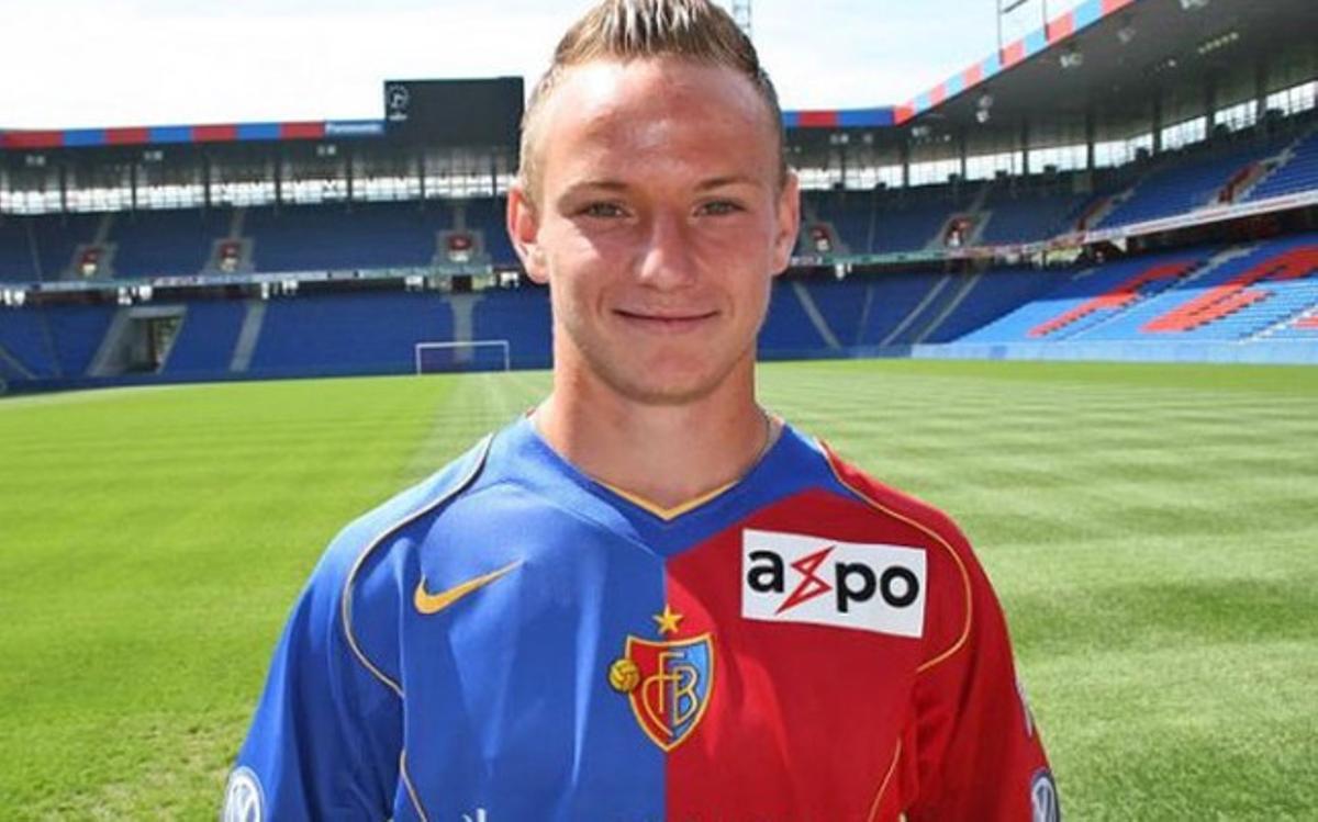 Rakitic, con la camiseta del Basilea