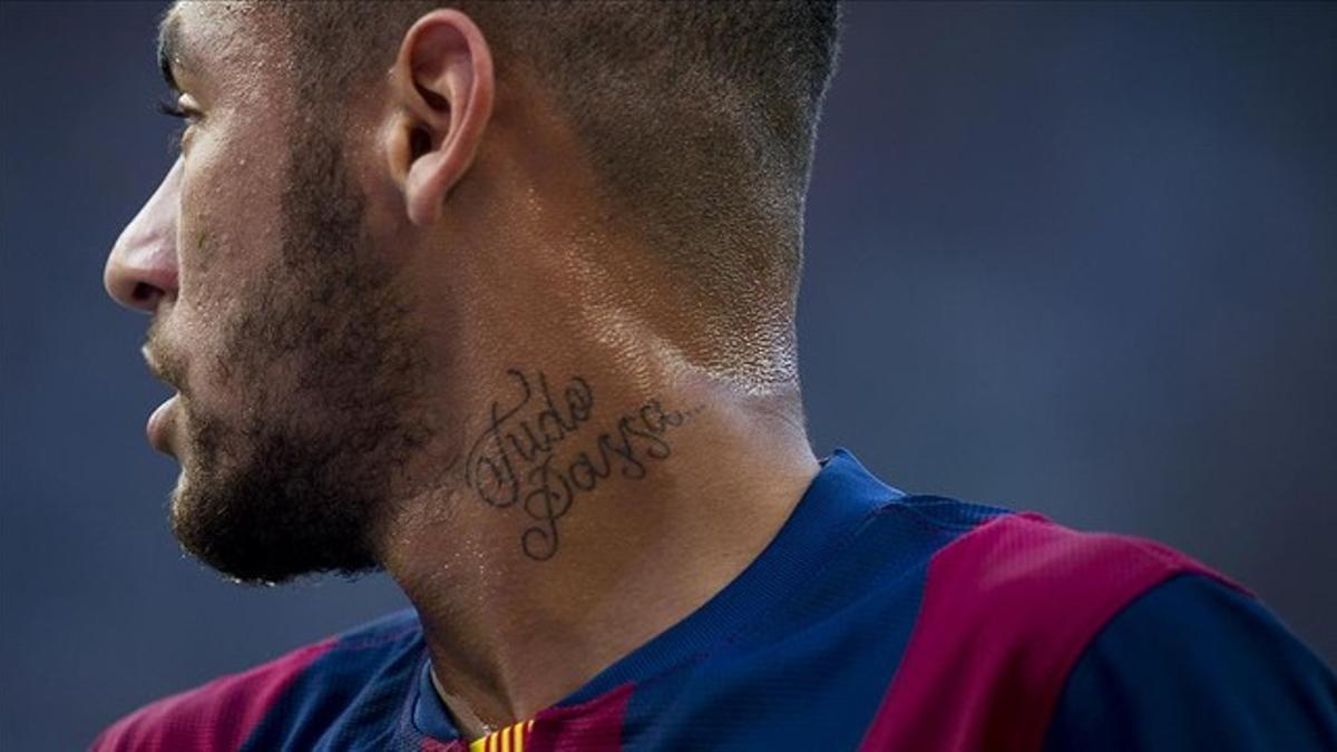 'Tudo passa', el tatuaje que luce Neymar en su cuello.