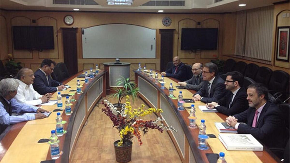 Artur Mas se entrevista con el ministro de Ciencia y Tecnología, Sudini Jaipal Reddy, este martes en Deli.