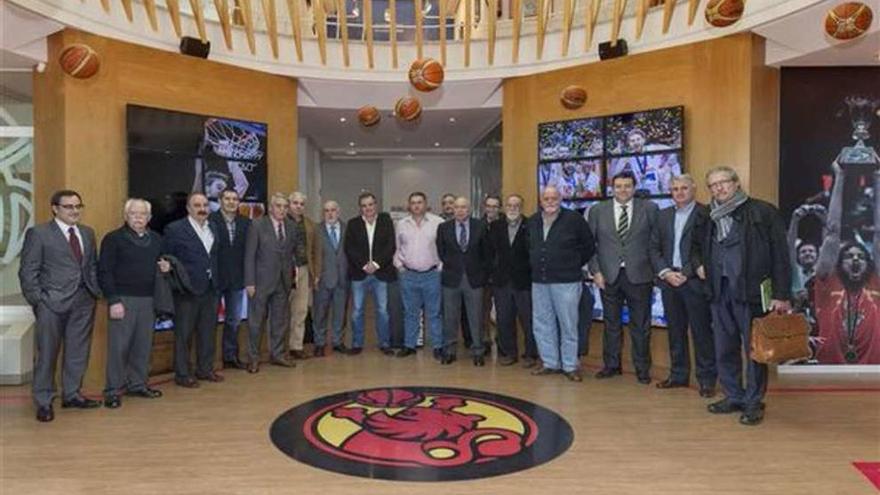 Los presidentes de las federaciones territoriales, ayer antes de la reunión. // FEB