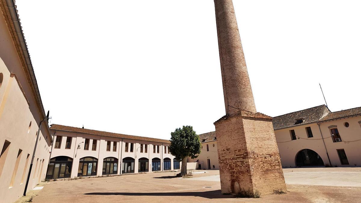 La característica chimenea
que pusieron los Trenor cuando añadieron
valor al torno. B.B.