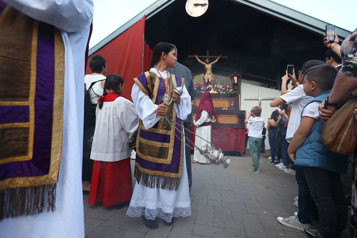 La salida del Cristo de las Lágrimas, en imágenes