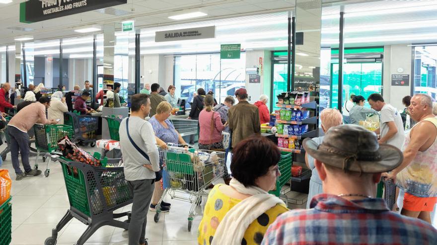 Clientes en una tienda de Mercadona