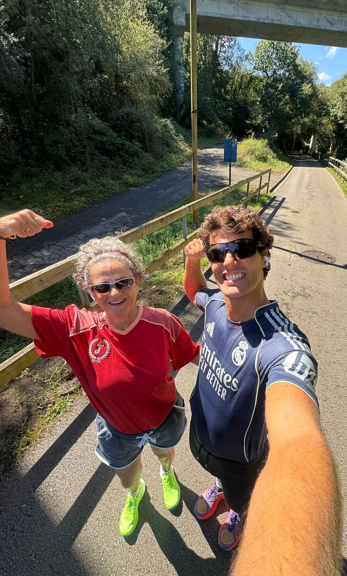 Juan junto a su madre, Pepa, en el Parque de Invierno
