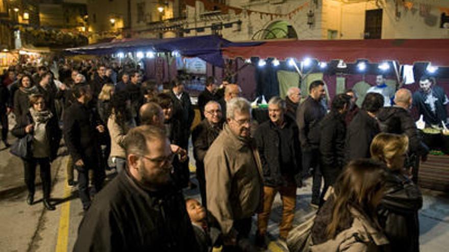 Más de 10.000 personas llenan el centro histórico en los días del Mercat Medieval