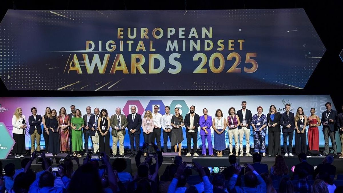 Los ganadores y finalistas de los premios que ha otorgado el foro DES de Málaga.
