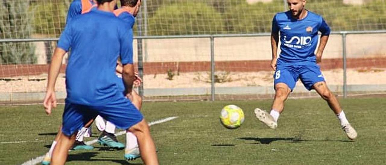 Jugadores del Benigànim durante un entrenamiento.